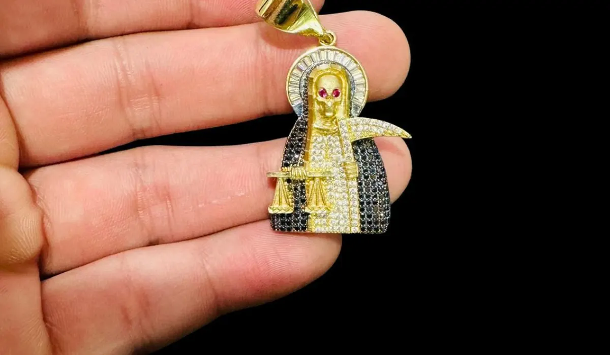El Dije de la Santa Muerte: Significado y Usos en la Devoción Popular